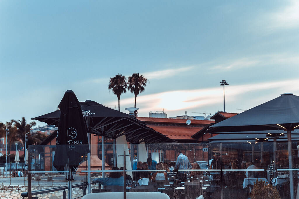 Melhores Regiões para um Jantar Romântico à Beira-Mar